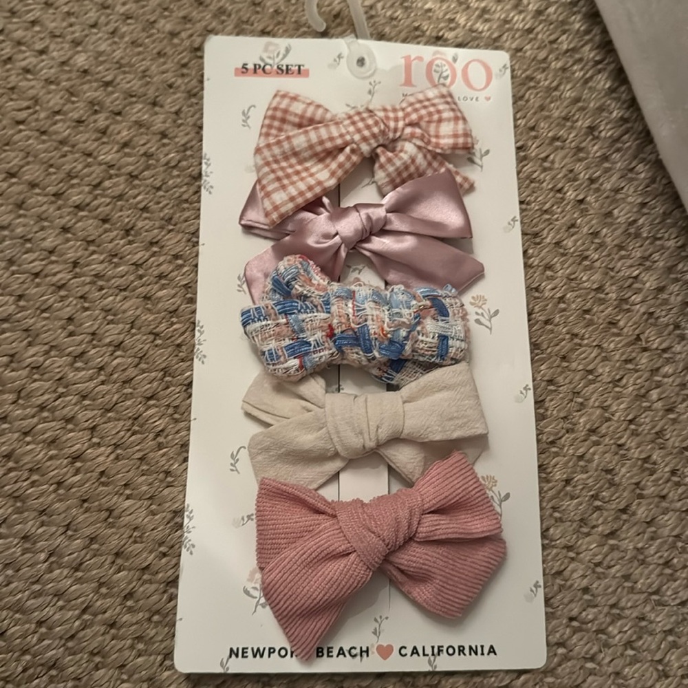 Roo set of new with tags 5 adorable bows for little girls hair. Comes with clip
